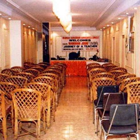 Hotel Singhs International Mumbai Exterior photo